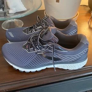 Brooks Ghost 12